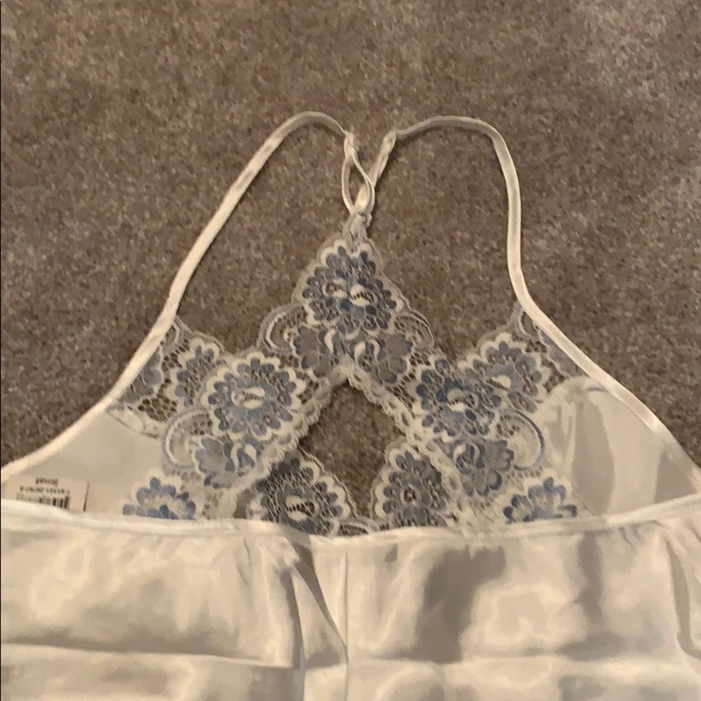 Linea Donatella White and Blue Chemise Set - Picture 5 of 7